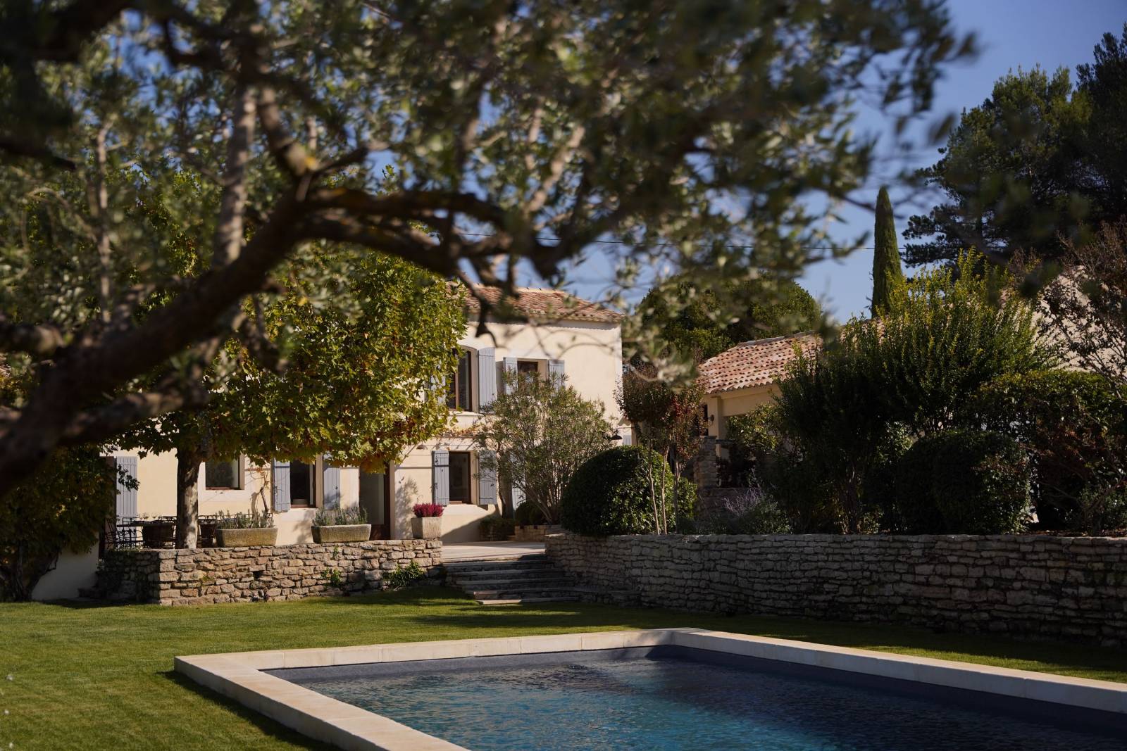 Near Oppède, a stunning renovated country house on 1 hectare of land with a pool, offering magnificent views of the Luberon.