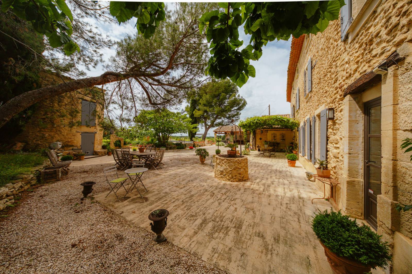 Stone building, completely renovated in 2013, spans more than 400 m²