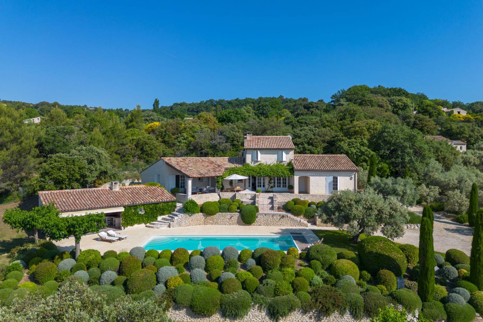An elegant 248-square-meter stone vacation home offering exceptional panoramic views of the Luberon near Gordes.