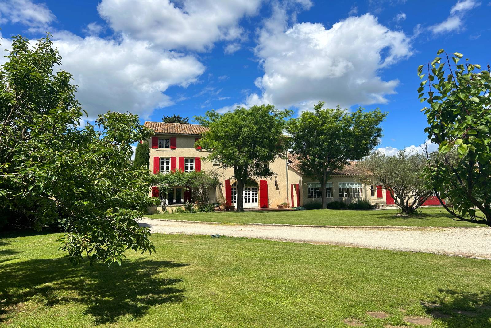 Velleron - Country house with outbuildings and swimming pool