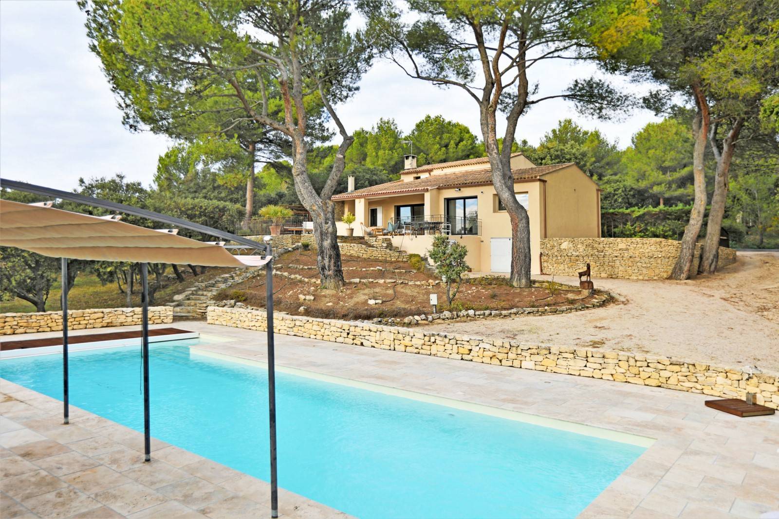 Villa with swimming pool and view at a few steps from the Golf de Saumane