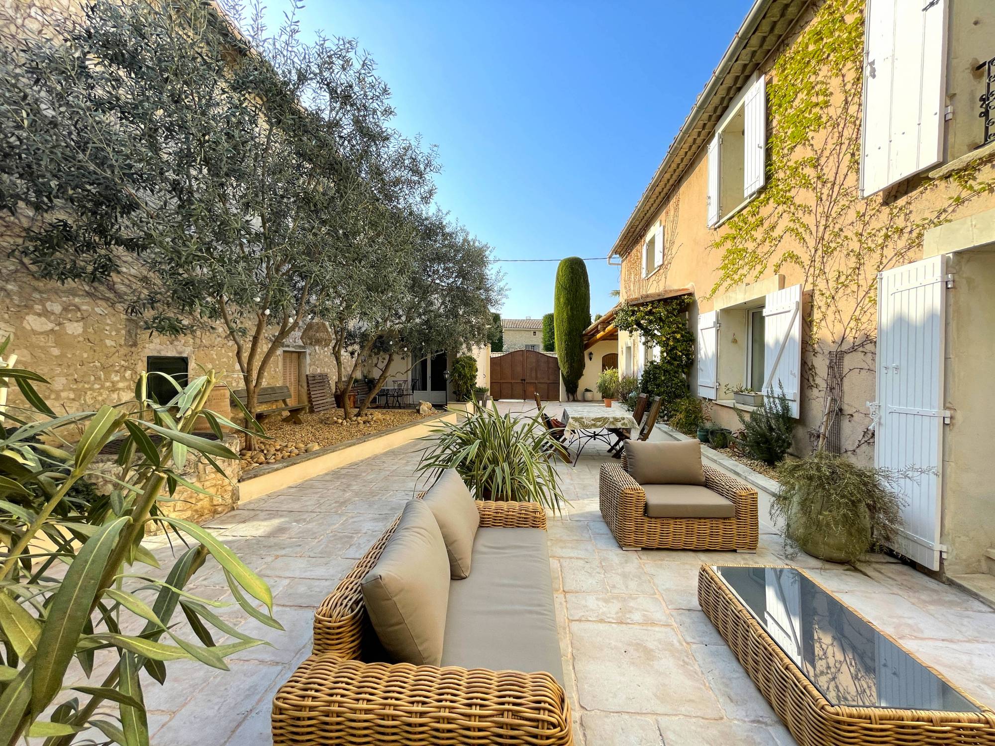 Exclusive sale, Mas of the XVIIIth century completely renovated in the heart of the village with courtyard and pool. 