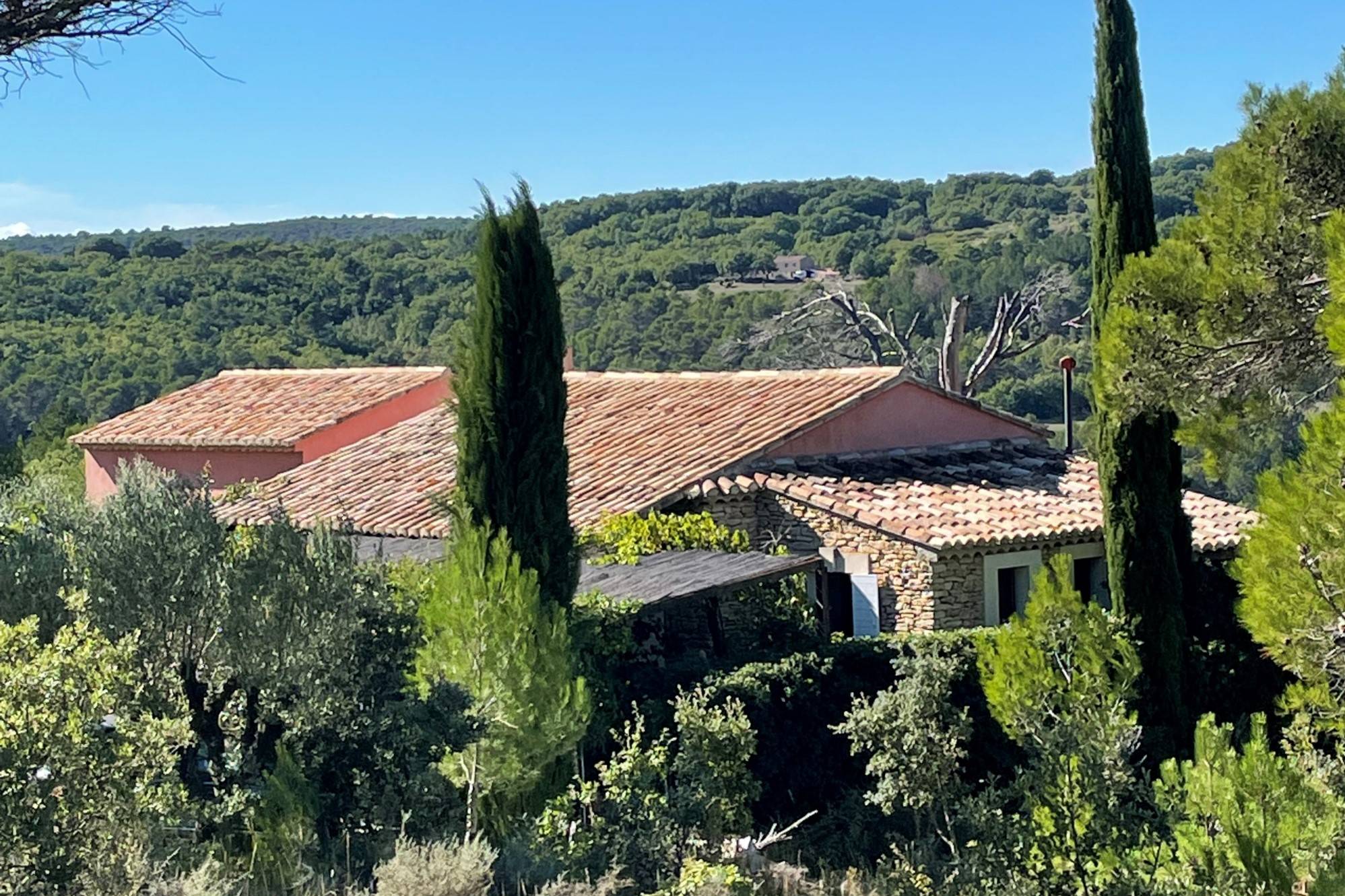Contemporary villa in a dominant position for sale near the village of Murs in Vaucluse