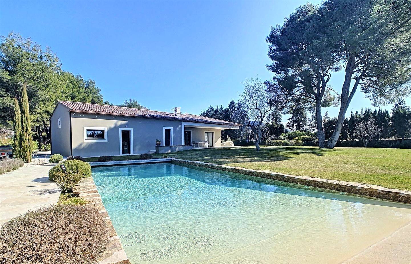 Contemporary architect designed villa in Luberon