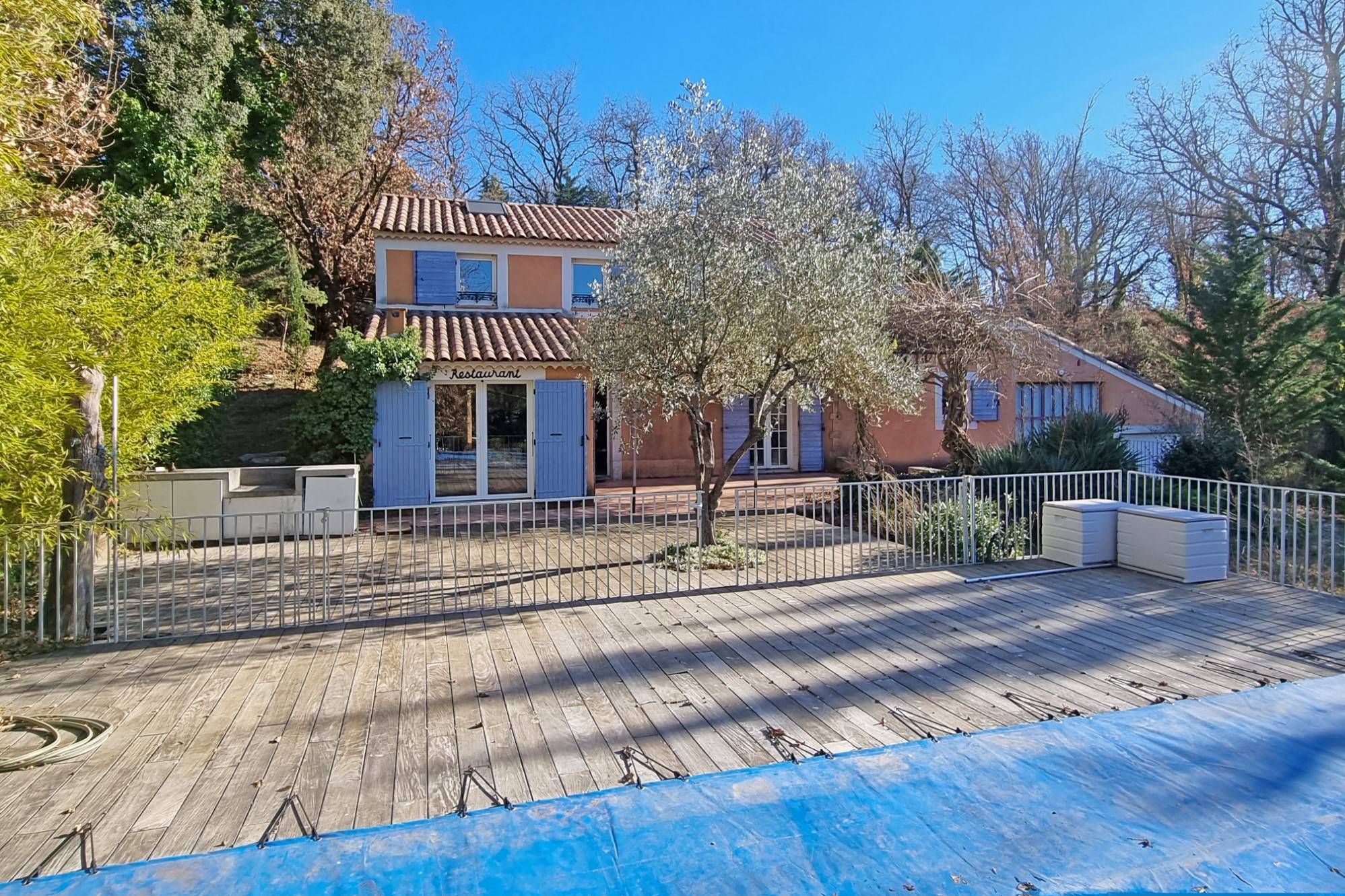 Charming house with swimming pool on a land of more than 1700 m² in southern Luberon