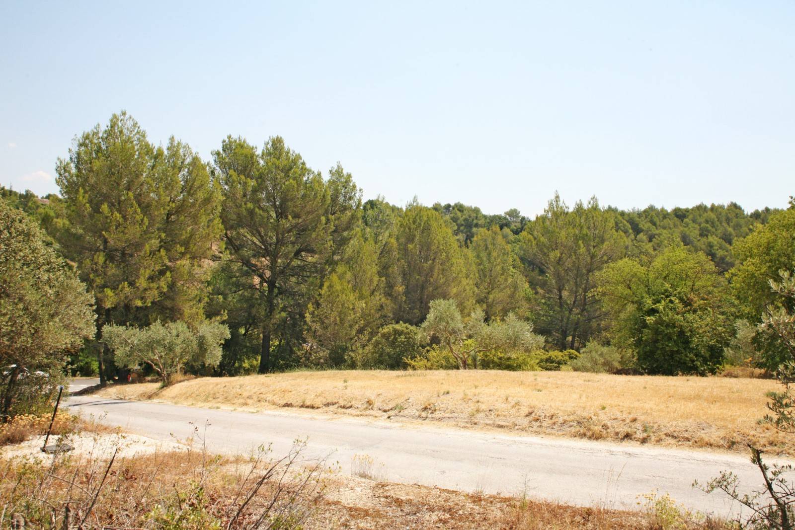 For sale in the heart of the Golden Triangle of the Luberon, building plot with beautiful view