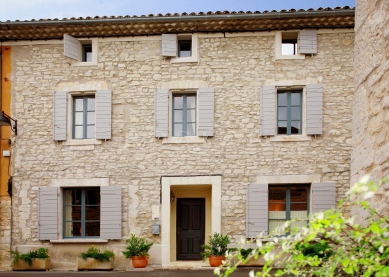 Gordes area, village house with a terrace on the roof