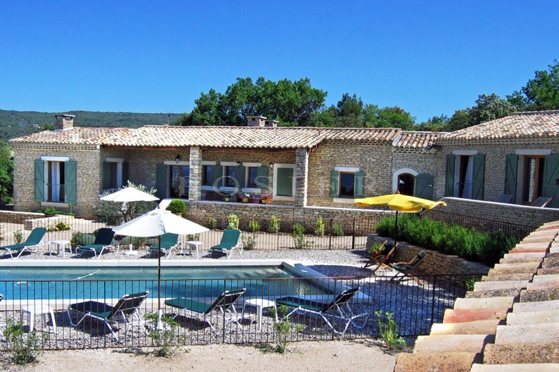 Close to Gordes in Luberon, for sale, a contemporary stone-built house offering sweeping views of the valley and the Luberon and Alpilles mountains