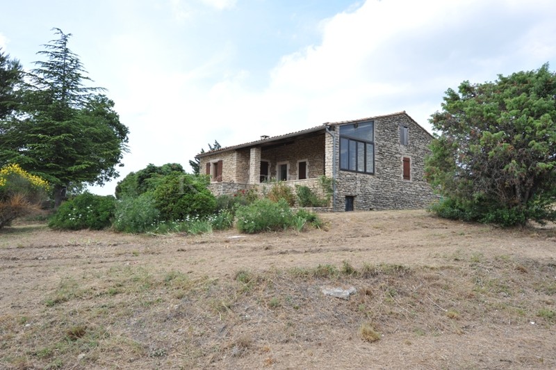 Just a few steps from one of the most picturesque villages in France, for sale, a stone clad house in a dominant position with exceptional views of the Luberon's hilltop villages