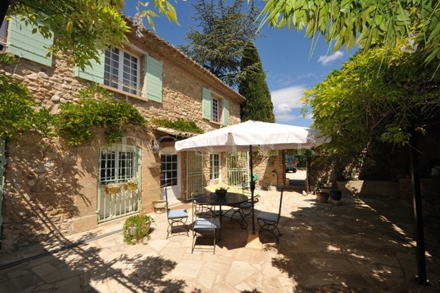 At the edge of a village in the Luberon Park, beautiful mas with outbuildings and enclosed courtyard.