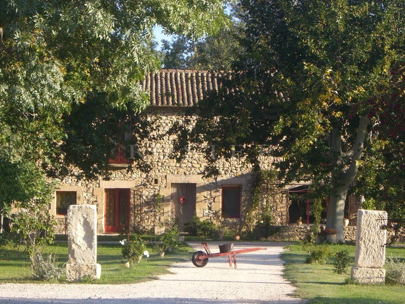 Magnificent authentic 18th century farmhouse, entirely restored, in the Comtat Venaissin, at the entrance to the Luberon