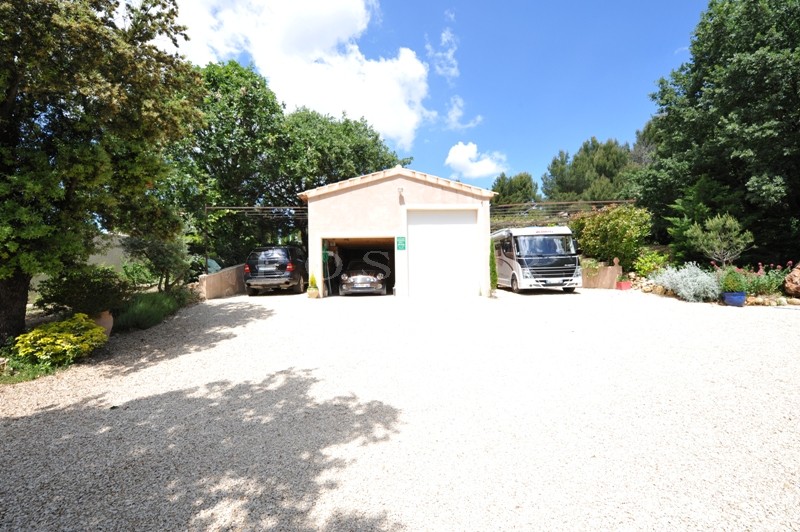 Plot of land of more than 2000 m² for sale with existing building permit.