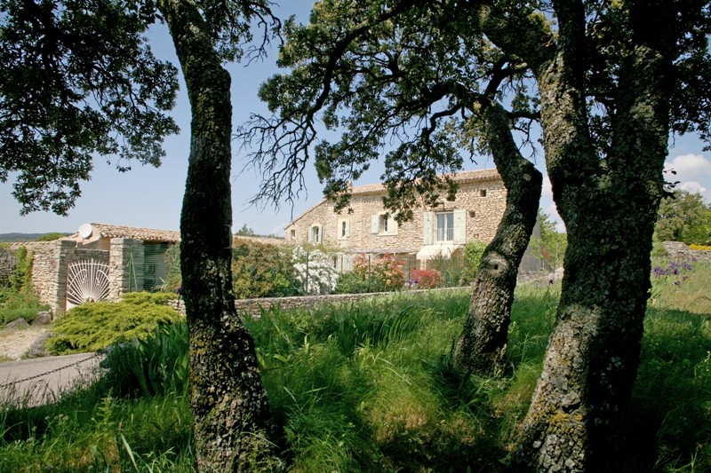 For sale, in Gordes in Luberon, authentic provençal stone built farmhouse with almost 4000 m² garden in a quiet area 