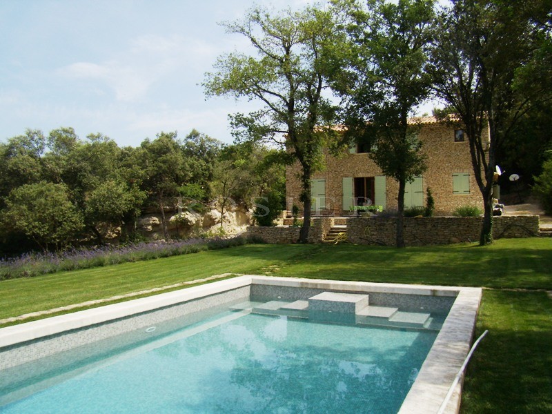 For sale in the golden triangle of the Luberon, near Gordes, lovely stone built house on a large fenced garden with swimming pool and garage, extensive views on the Luberon