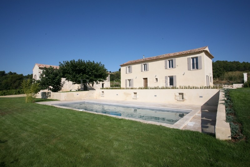 Luberon, for sale, beautifully restored property with swimming pool and outstanding views of the valley.