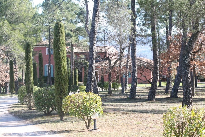 Few minutes away a famous village in Luberon, for sale, very pleasant and comfortable house with swimming pool and outbuildings