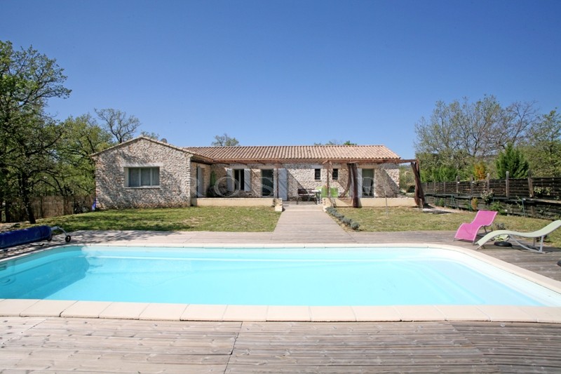 In Provence, near a famous hilltop village of the Luberon, for sale, one storey house, in stones, with a swimming pool