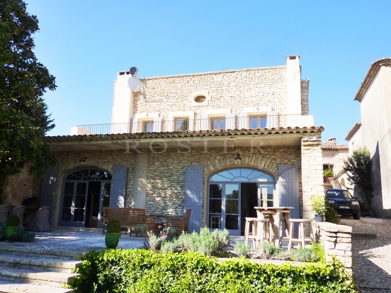 For sale, in Gordes, property with several outbuildings on a landscaped plot with superb views on the Luberon