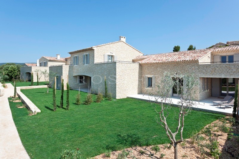 For sale, in Gordes, appartment                                                                                                                                                                                                                                                                                                                                                                                                                                                                                                                                                                                                                                                                                                                                                                                                                                                                                                                                                                                                                                                                                                                                                                                                                                                                                                                                                                                                                                                                                                                                                                                                                                                                                                                                                                                                                                                                                                                                                                                                                                                                                                                                                                                                                                                                                                                                                                                                                                                                                                                                                                                                                                                                                                                                                                                                                                      For sale, in Gordes, appartment in a small condo with wimming pool in common and a 3 300 m² garden                                                                                                                                                                                                                                   
