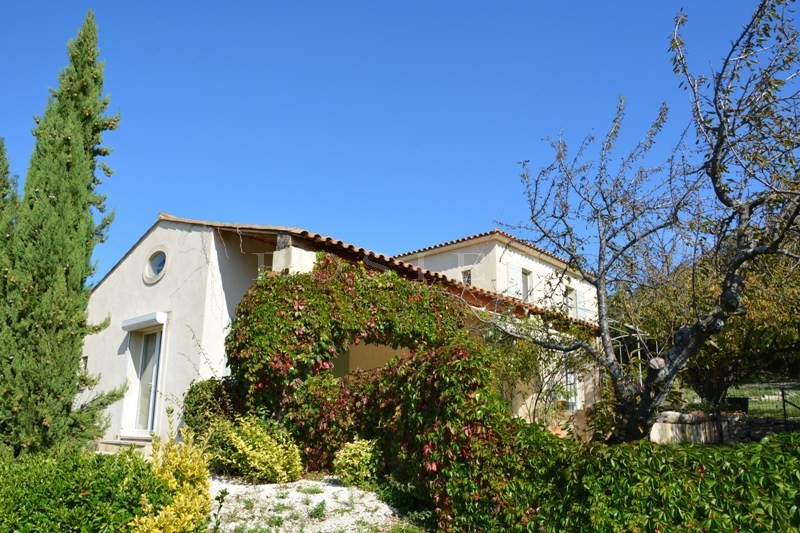 Near a perched village of the Luberon, for sale, lovely modern house with garden swiming pool and view on the Luberon