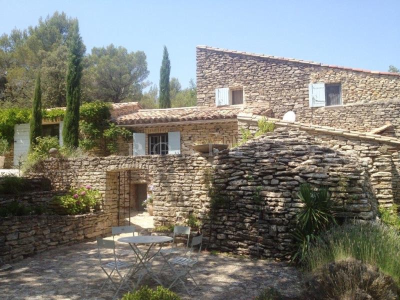 For sale, near the famous hilltops villages of Luberon, old sheepfold, in stones, renovated with a 8300 m² garden, awning and swimming pool