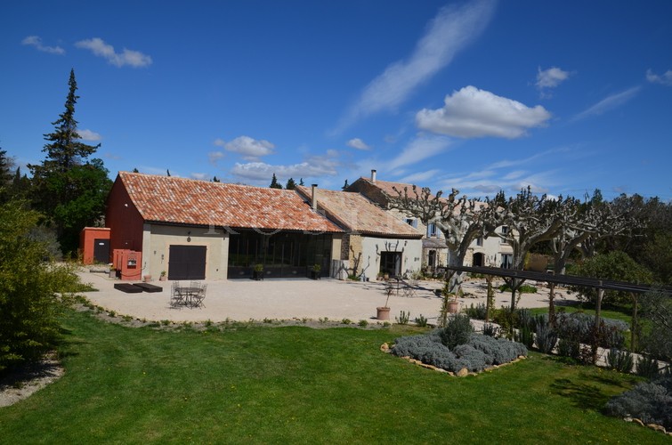 For sale in Comtat Venaissin, beautiful farmhouse, XVIIIth century, renovated, in a park of 1 hectare and a swimming pool