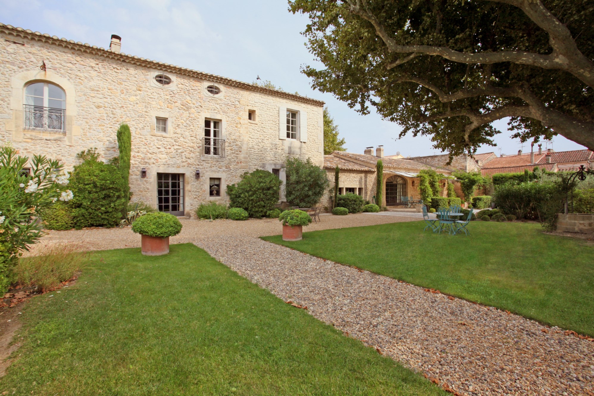 Close to St Remy de Provence, for sale, exclusive stone farmhouse with garden, swimming pool and pool house