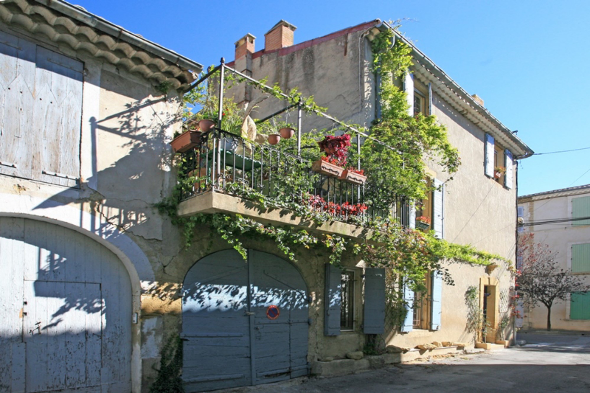 For sale, in Luberon, in a charming village, beautiful XIXth century Mansion with terrace and garage