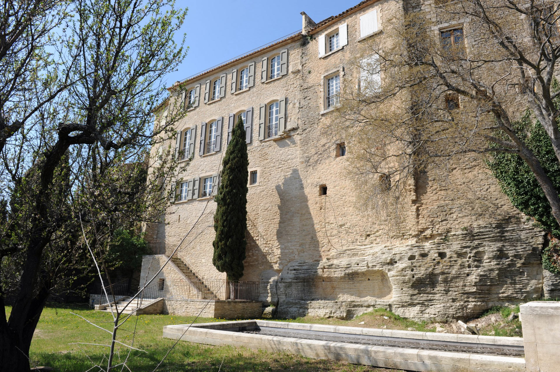 In Gordes, for sale, in the heart of the village, exceptional Renaissance Mansion with preserved authenticity, overlooking the Luberon. 