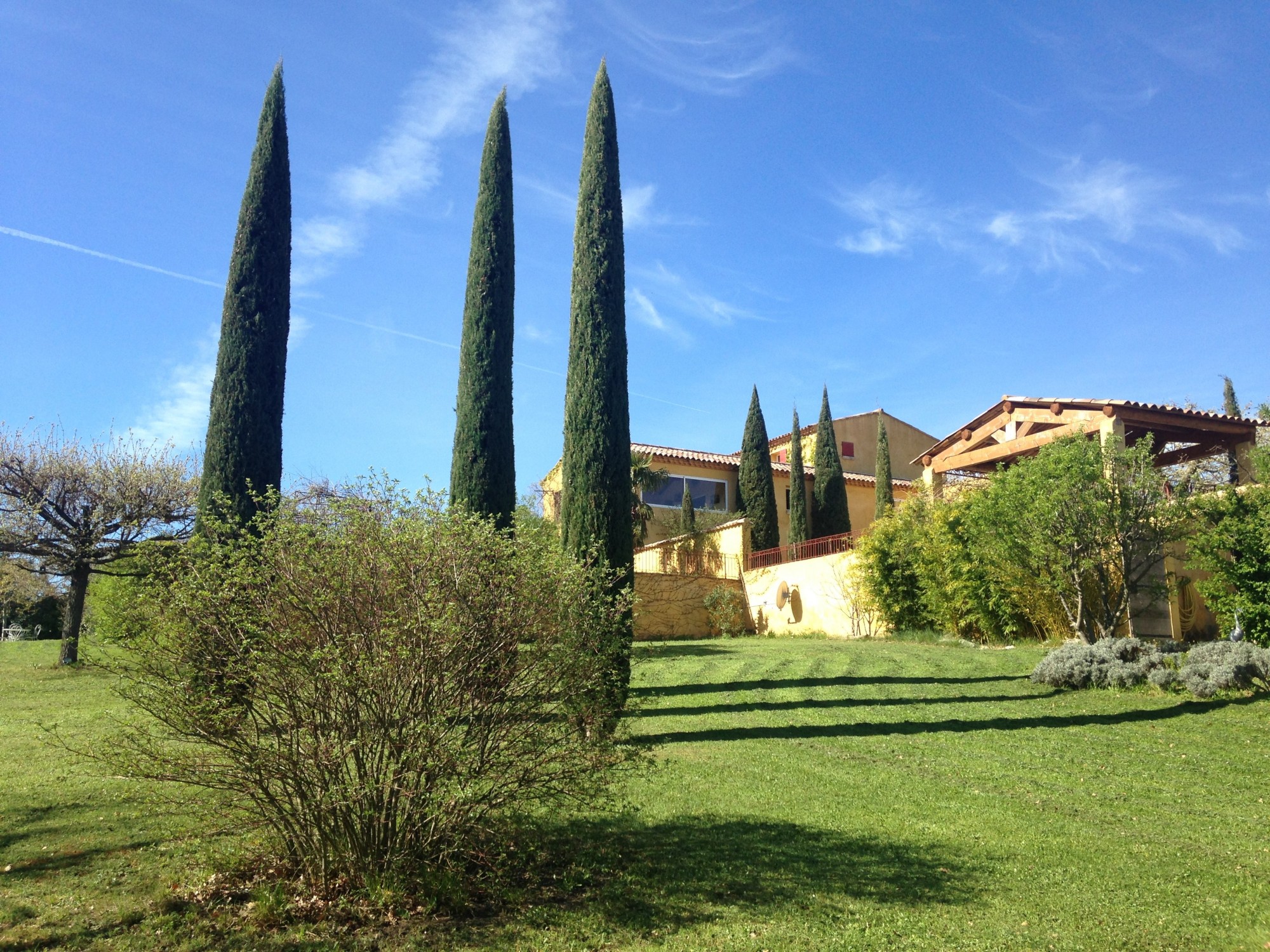 Belle maison traditionnelle sur un hectare de terrain