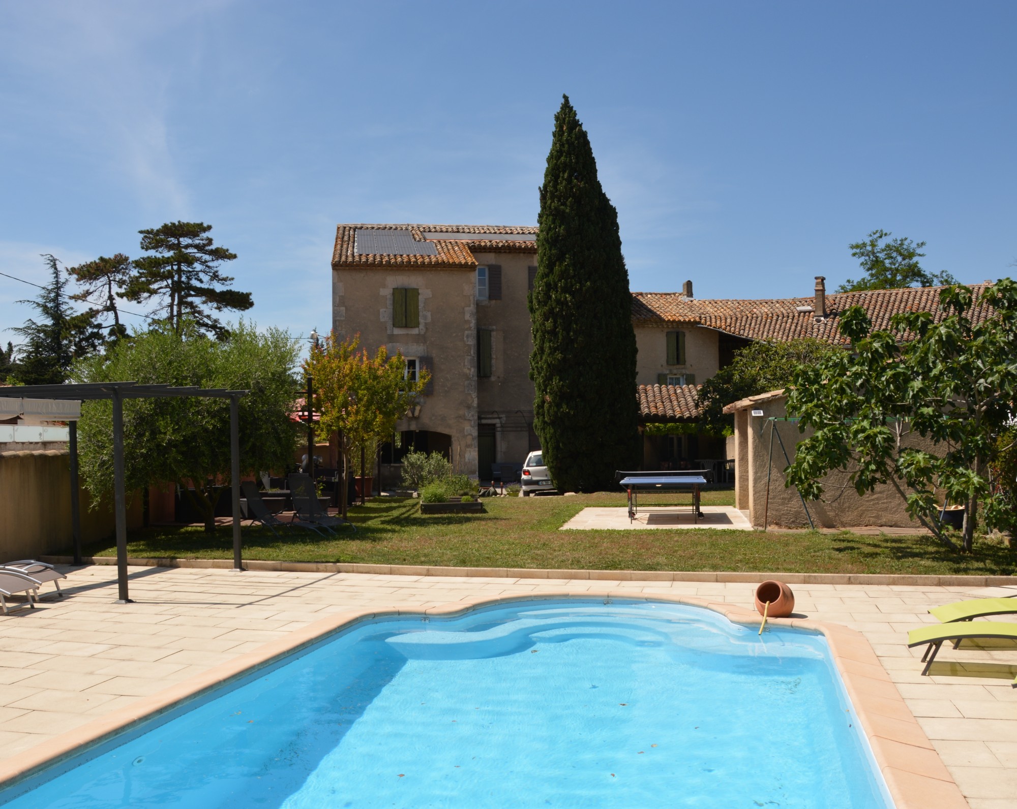 Beautiful country house with cottages in the Luberon for sale 