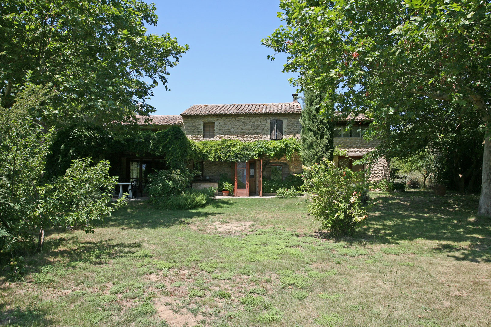 Mazet provençal à rénover avec vues sur le Luberon