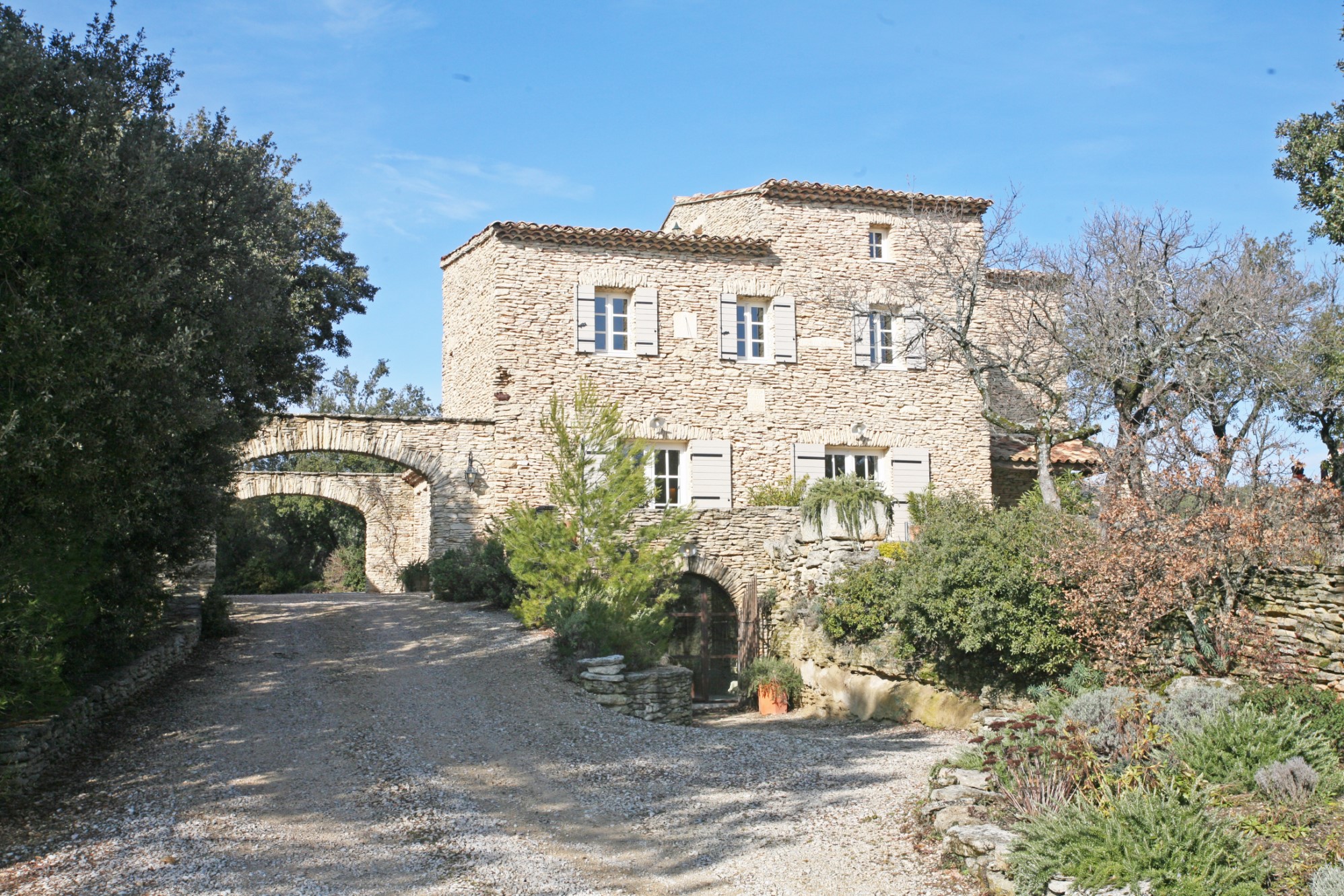 In Luberon, exceptional property with views of Gordes and the Luberon on 1 hectare with pool