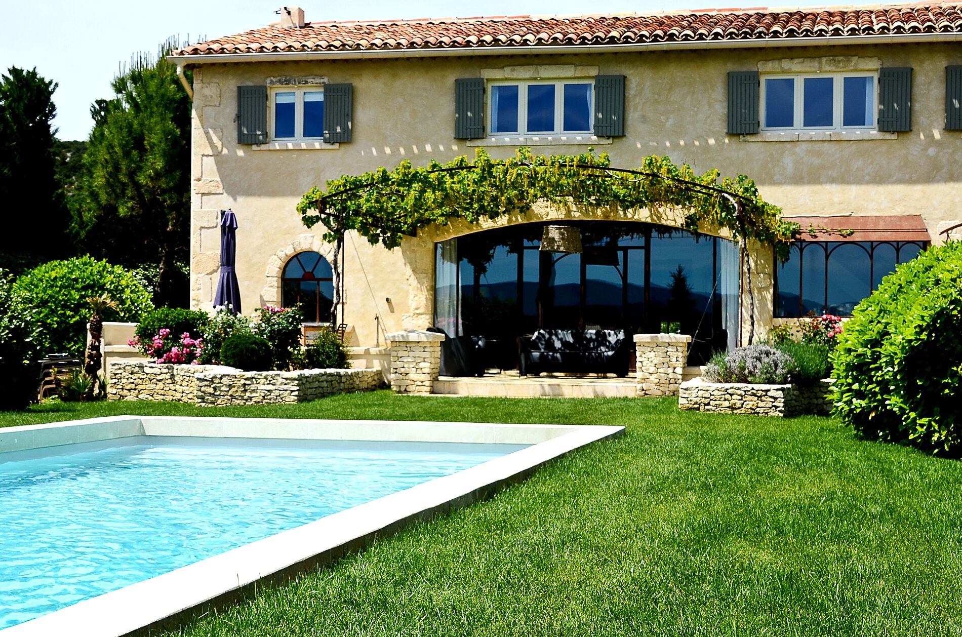 Hameau privé en vente au coeur du Luberon