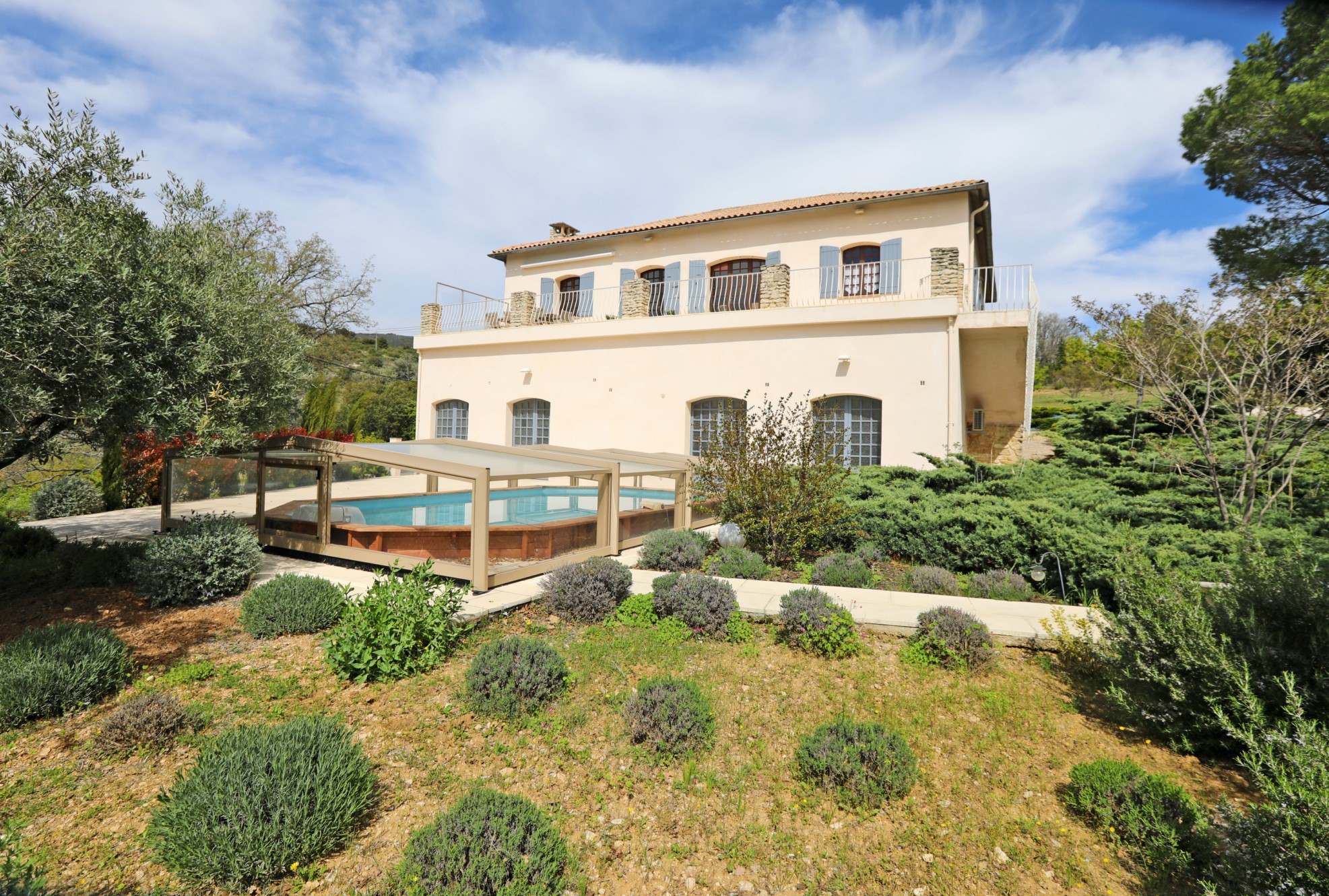 Grande maison avec piscine au cœur du Luberon