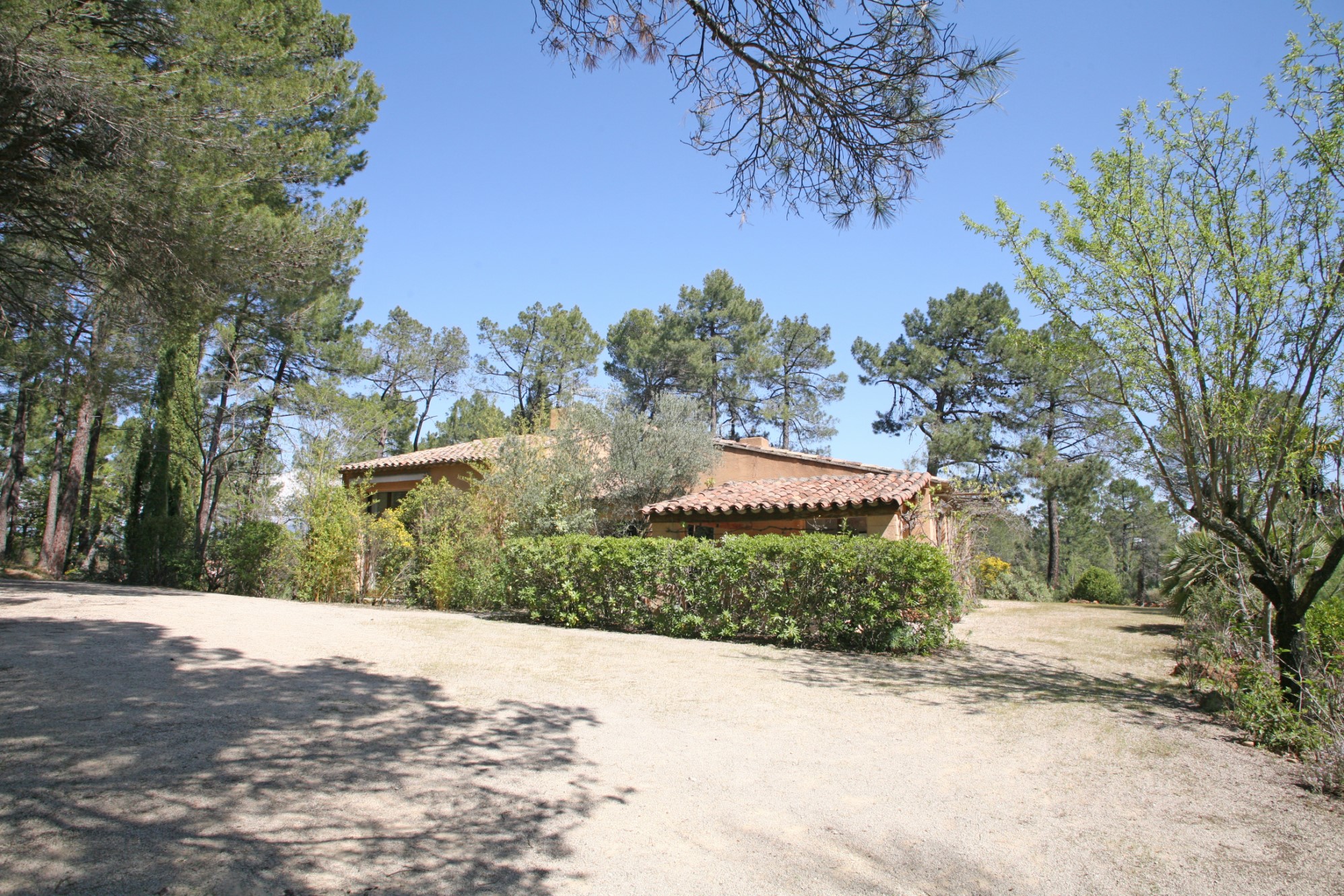 For sale in Luberon, modern house on more than 5 acres of land with lovely views
