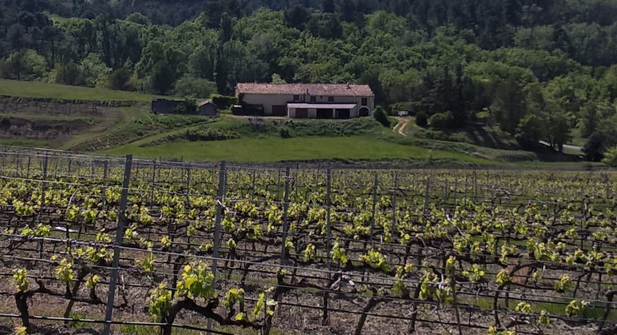 For sale, farmhouse to restore on the outskirt of a village in the Luberon