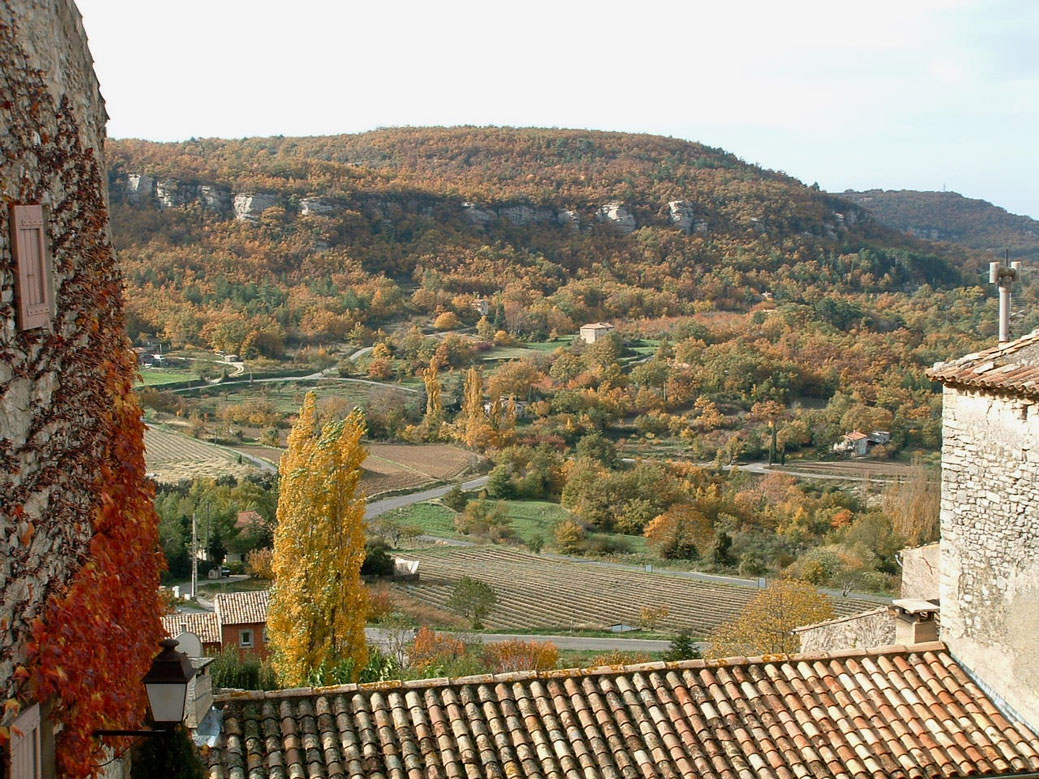 Luberon, old chapel renovated in the heart of a charming hilltop village