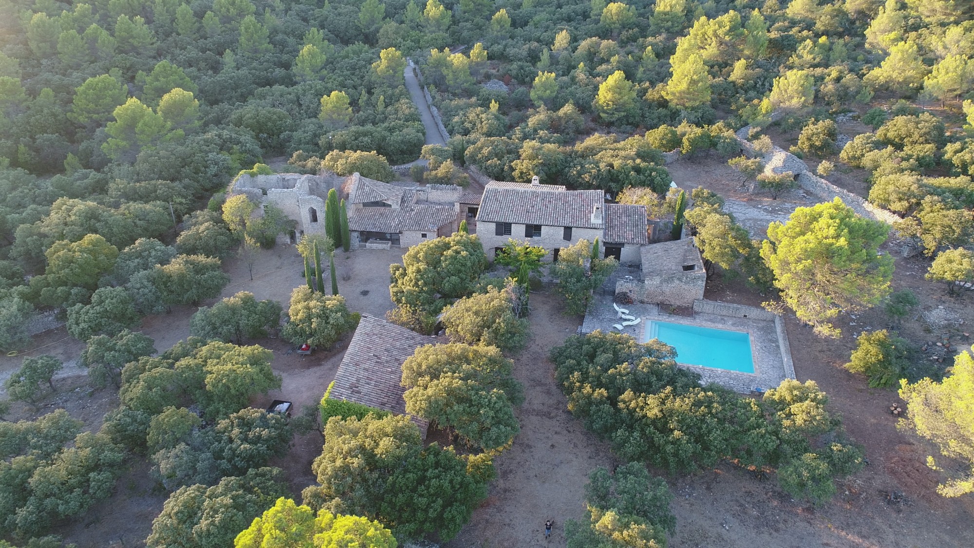 Rare renovated sheepfold with swimming pool on about 2.2 Hectares near the village of Gordes