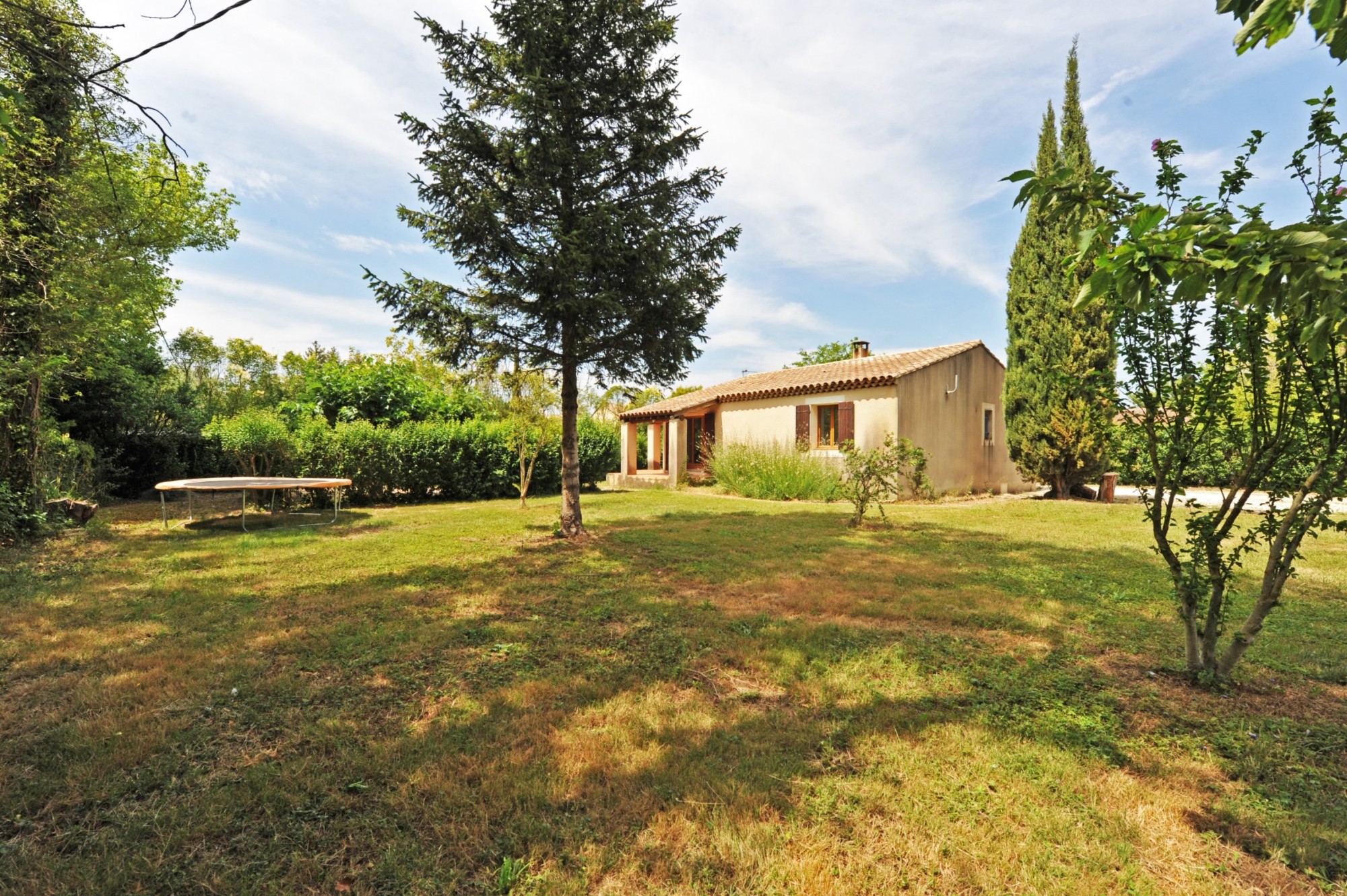 Villa on one level in a quiet area 2 minutes from Isle sur la Sorgue