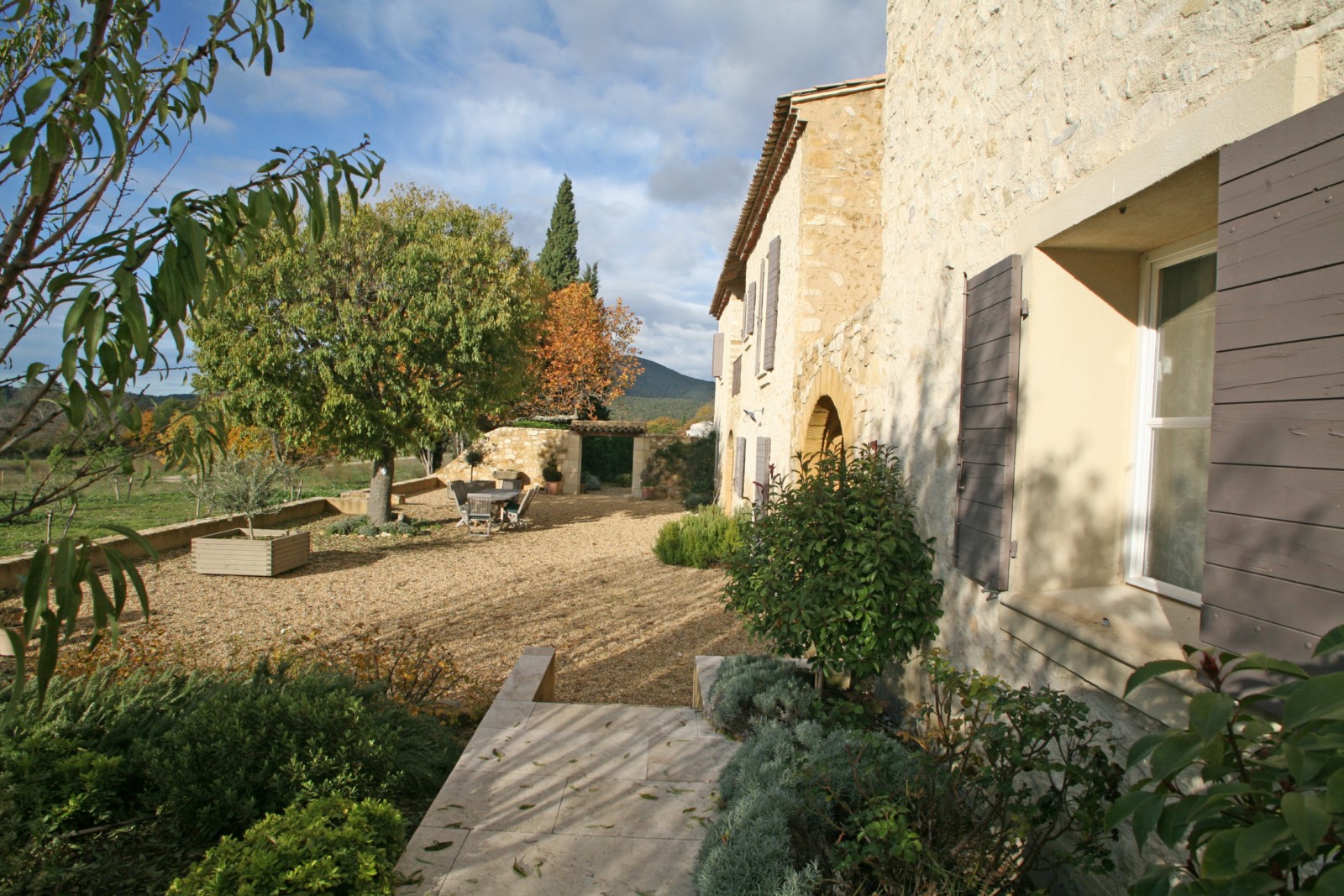 Superb house with generous volumes in walking distance to the village
