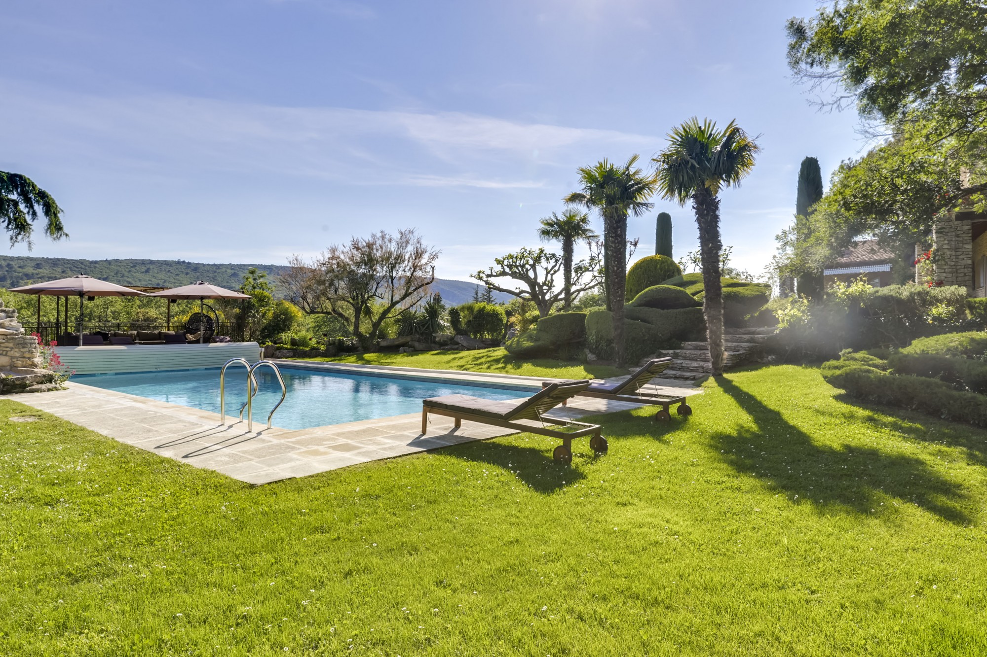 In the heart of the Luberon Park, to rent magnificent Provençal house for a stay filled with serenity and fullness.