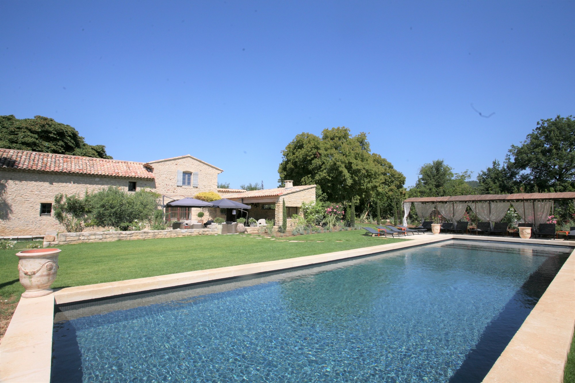 For rent in Provence in Lacoste, superb Mas restored with taste and high-end equipment