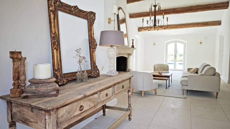 Stone house on over a hectare of land with swimming pool and views of Gordes and the Luberon.