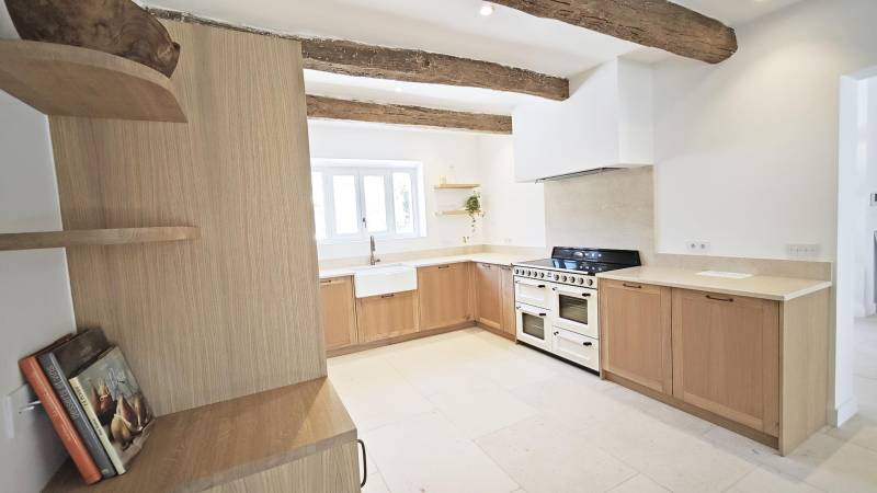 Stone house on over a hectare of land with swimming pool and views of Gordes and the Luberon.