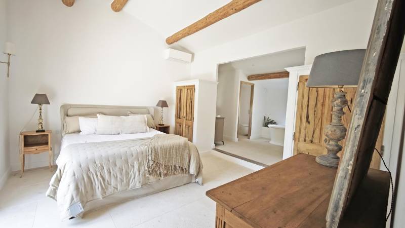 Stone house on over a hectare of land with swimming pool and views of Gordes and the Luberon.