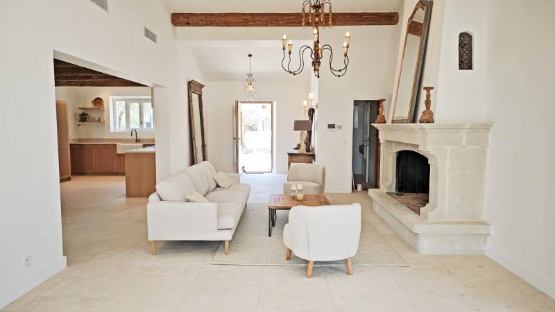 Stone house on over a hectare of land with swimming pool and views of Gordes and the Luberon.