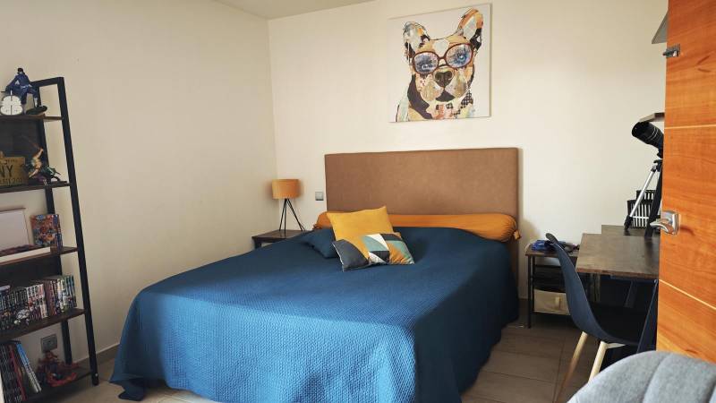 In the heart of the village of Maubec, a recent semi-detached house with no neighbors overlooking it, featuring a swimming pool at the foot of the Luberon.