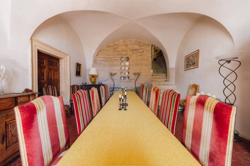Historic Provençal castle for holiday rental in the heart of Goult for a timeless and authentic holiday.