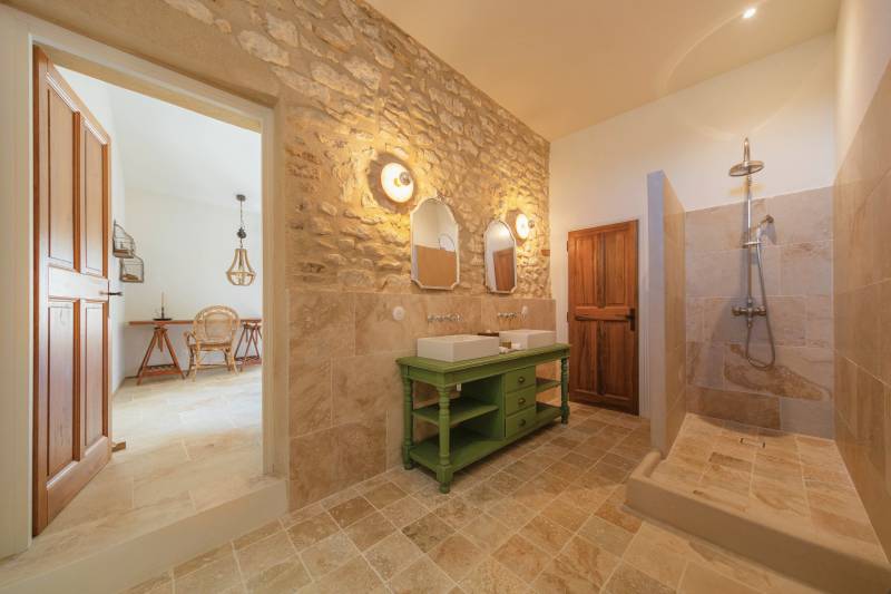 Available for holiday rental, superb stone farmhouse in the heart of nature with pool and summer kitchen, walking distance to the village of Ménerbes.